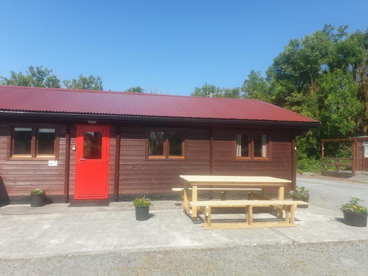 Red Squirrel Lodge Galway Buitenkant foto